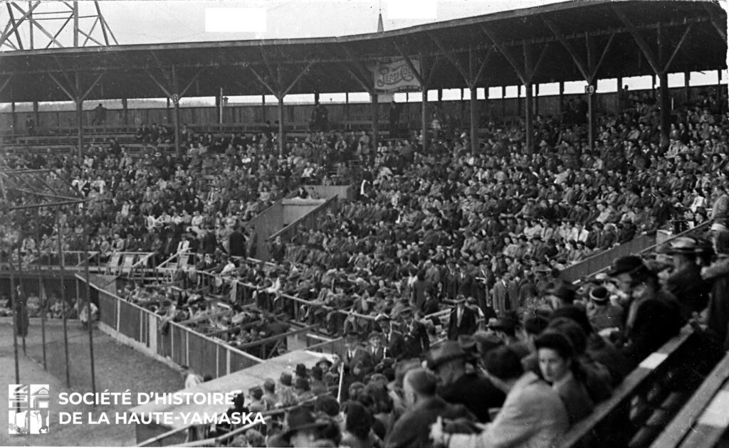 Au début des années 1950, le baseball est sans contredit le sport le plus populaire à Granby. (©SHHY, coll. Photographies Granby et région, P070-S27-SS22-SSS1-D1-P4)