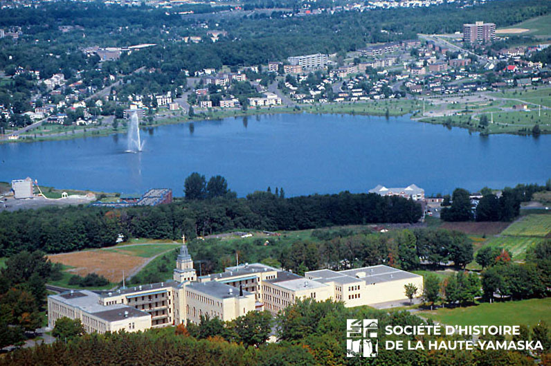 Le lac Boivin des hauteurs du Mont-Sacré-Cœur