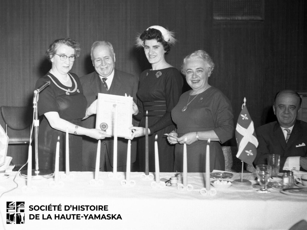 Club des femmes d’affaires de Granby,1959. (©SHHY, fonds Jean-Paul Matton, P042-S003-D022-P001)