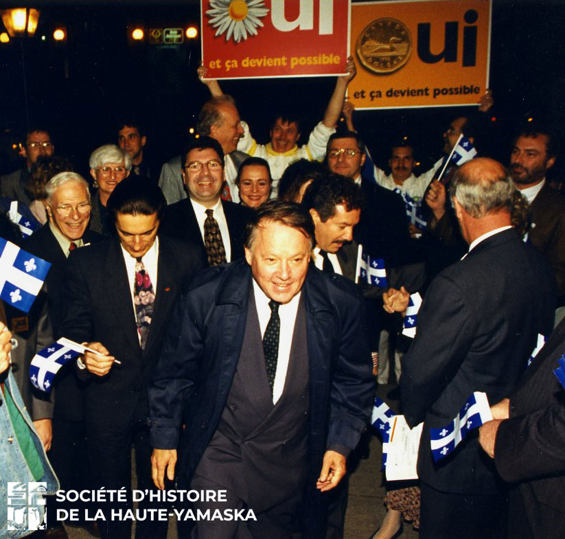 Bernard Landry, Michel Duchesneau et une vingtaine de partisans.